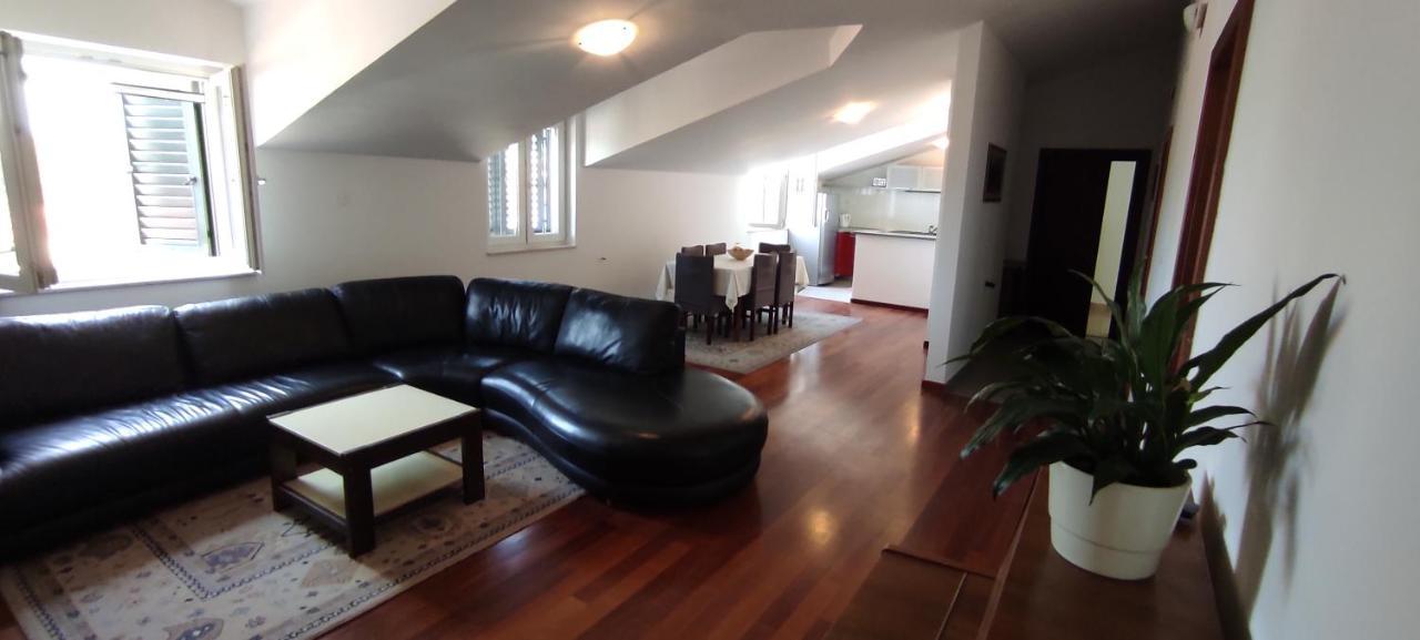 Luxury City Centre Apartment With Stunning View Omiš Eksteriør billede