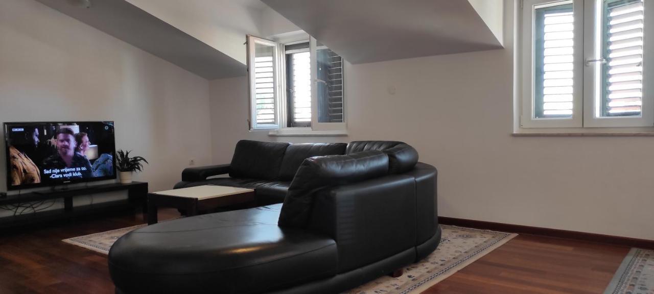 Luxury City Centre Apartment With Stunning View Omiš Eksteriør billede