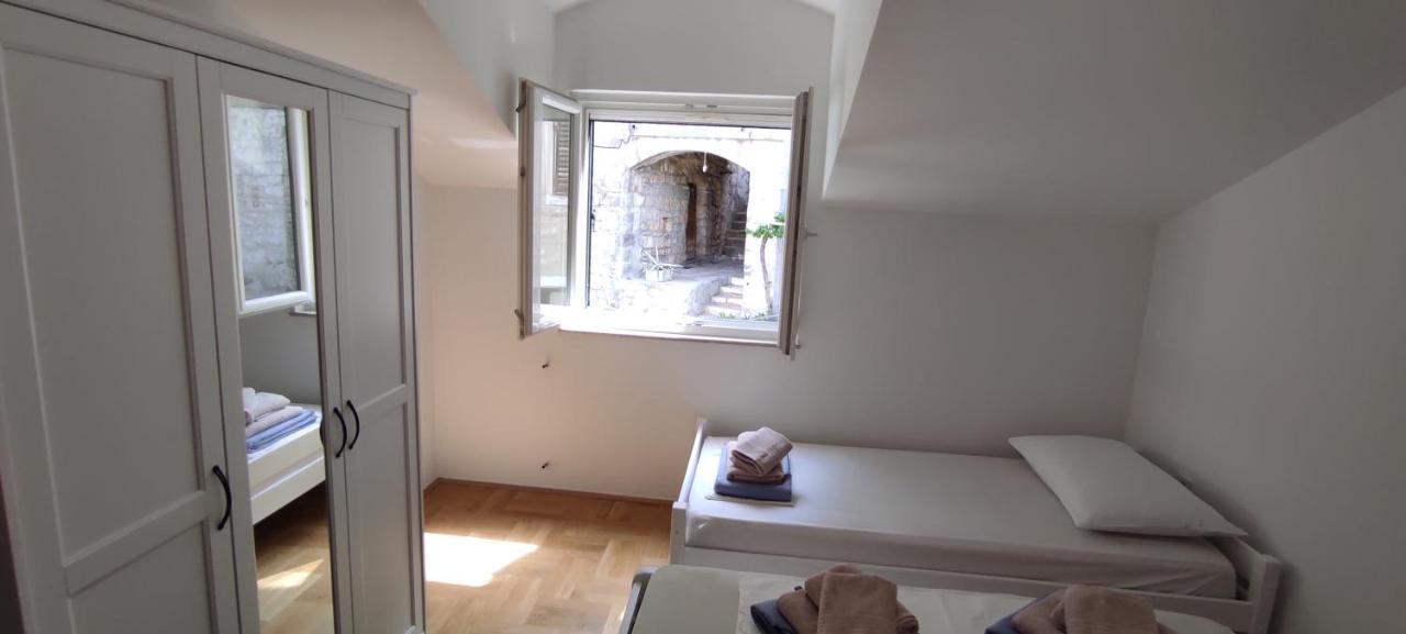 Luxury City Centre Apartment With Stunning View Omiš Eksteriør billede