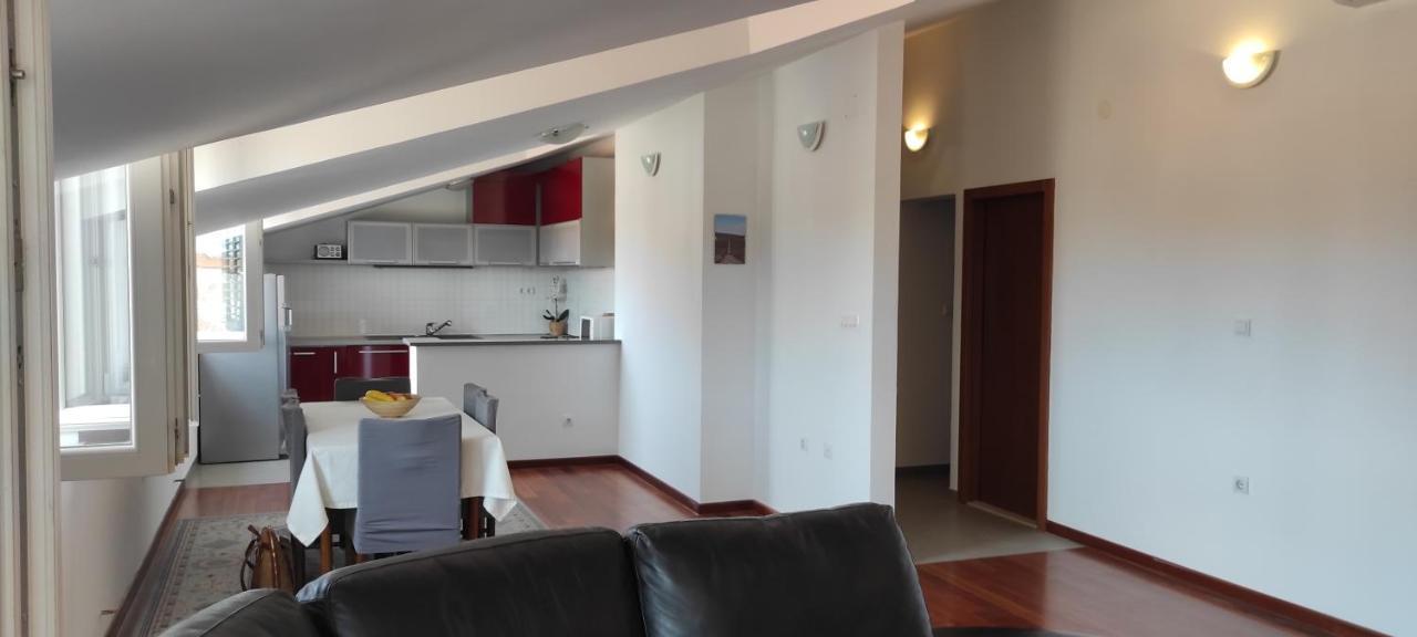 Luxury City Centre Apartment With Stunning View Omiš Eksteriør billede