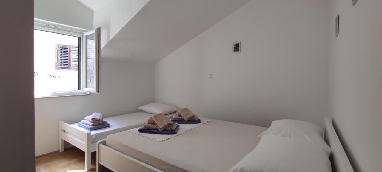 Luxury City Centre Apartment With Stunning View Omiš Eksteriør billede