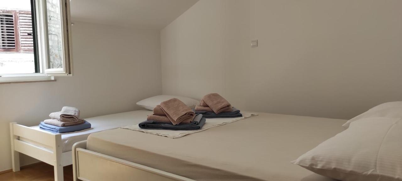 Luxury City Centre Apartment With Stunning View Omiš Eksteriør billede