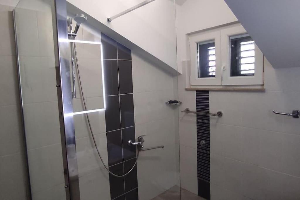 Luxury City Centre Apartment With Stunning View Omiš Eksteriør billede