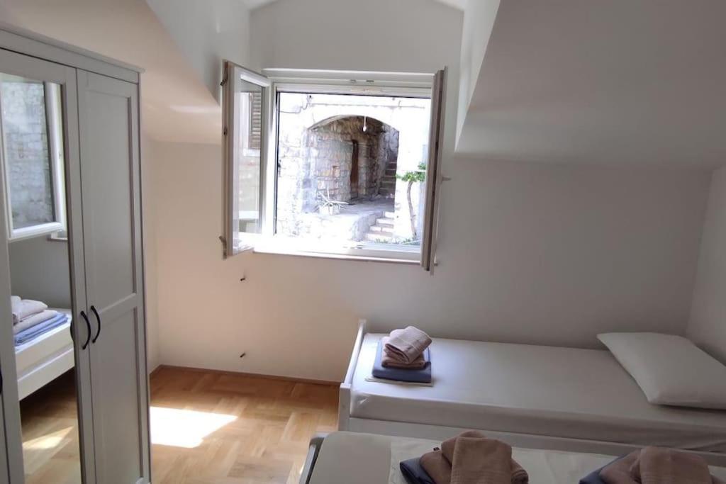 Luxury City Centre Apartment With Stunning View Omiš Eksteriør billede
