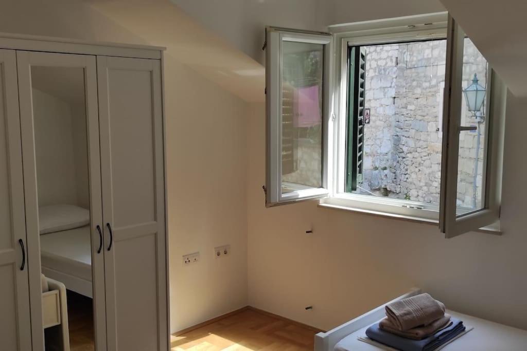 Luxury City Centre Apartment With Stunning View Omiš Eksteriør billede
