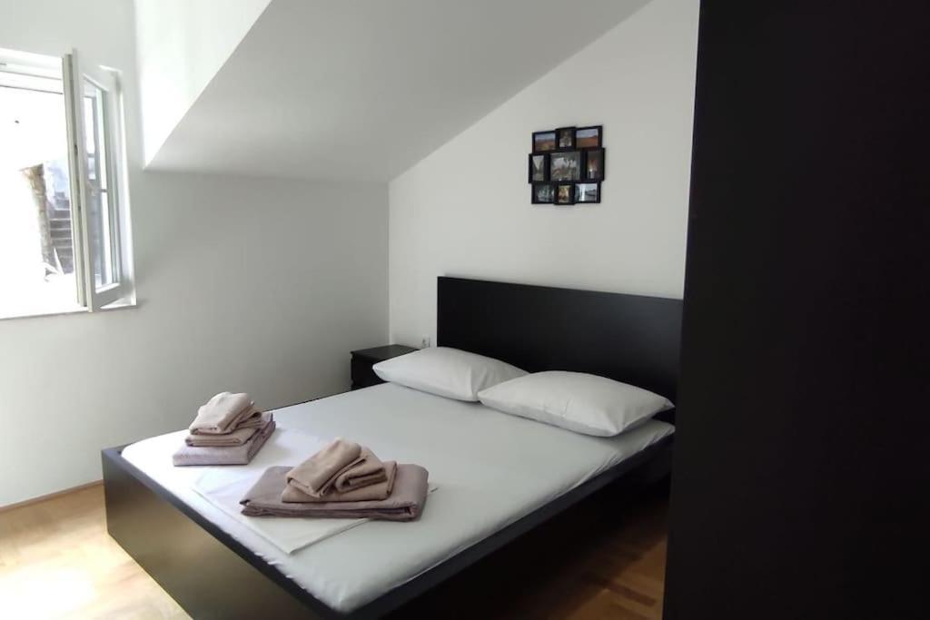 Luxury City Centre Apartment With Stunning View Omiš Eksteriør billede