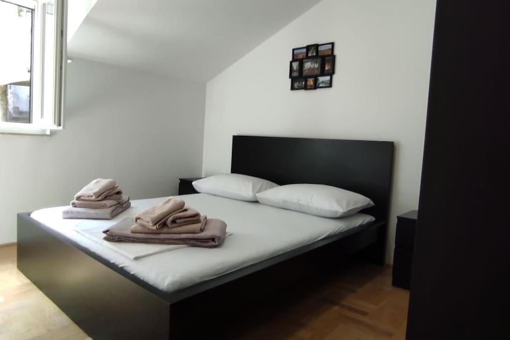 Luxury City Centre Apartment With Stunning View Omiš Eksteriør billede