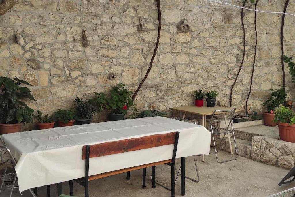Luxury City Centre Apartment With Stunning View Omiš Eksteriør billede