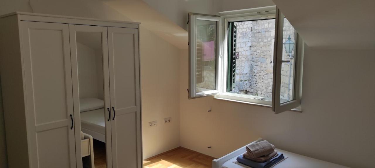 Luxury City Centre Apartment With Stunning View Omiš Eksteriør billede