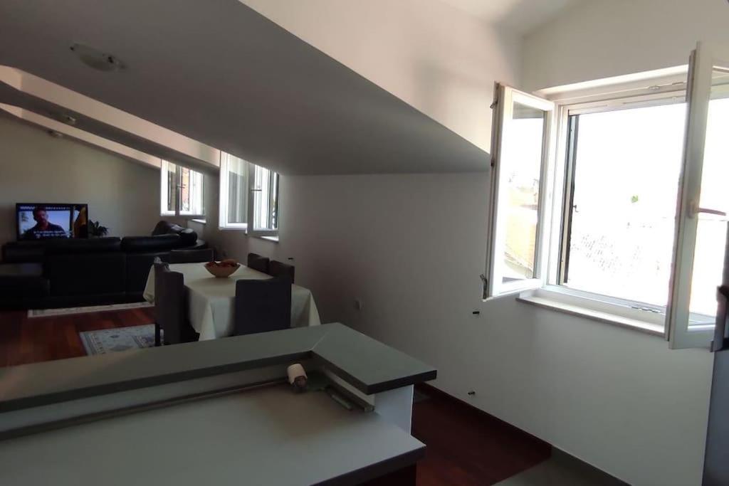 Luxury City Centre Apartment With Stunning View Omiš Eksteriør billede