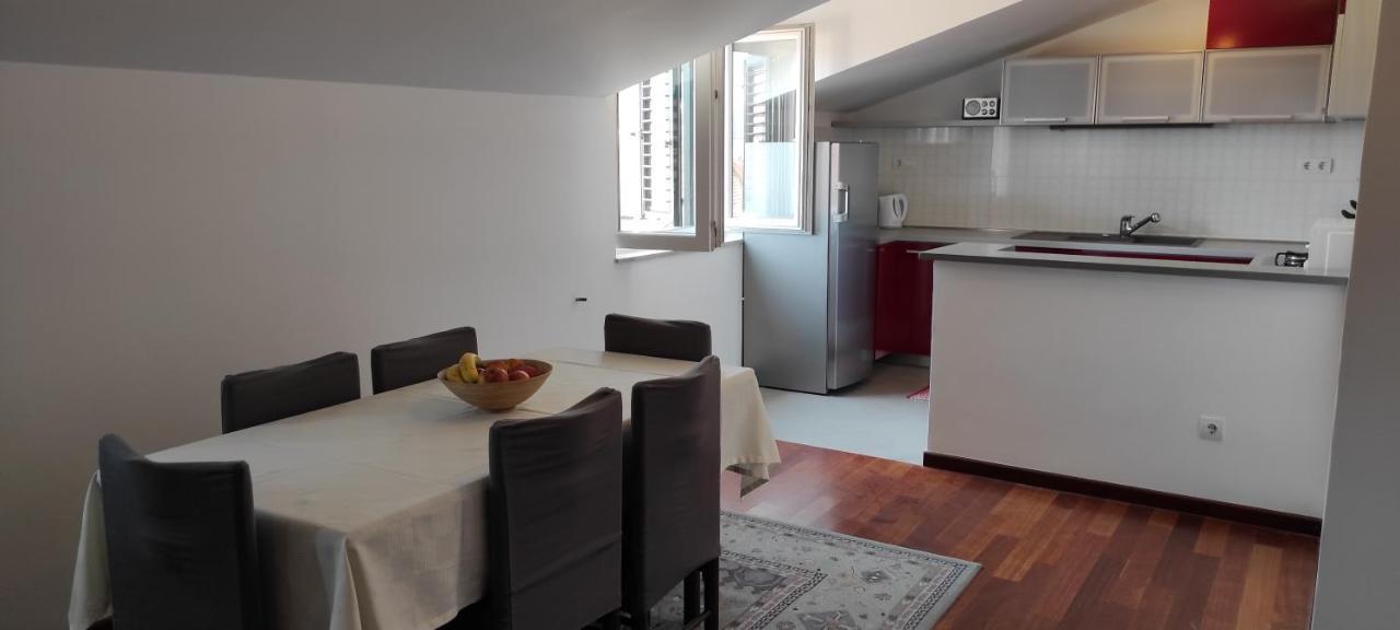 Luxury City Centre Apartment With Stunning View Omiš Eksteriør billede