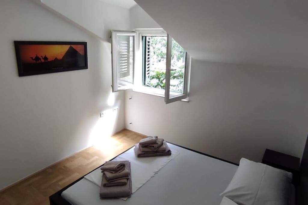Luxury City Centre Apartment With Stunning View Omiš Eksteriør billede