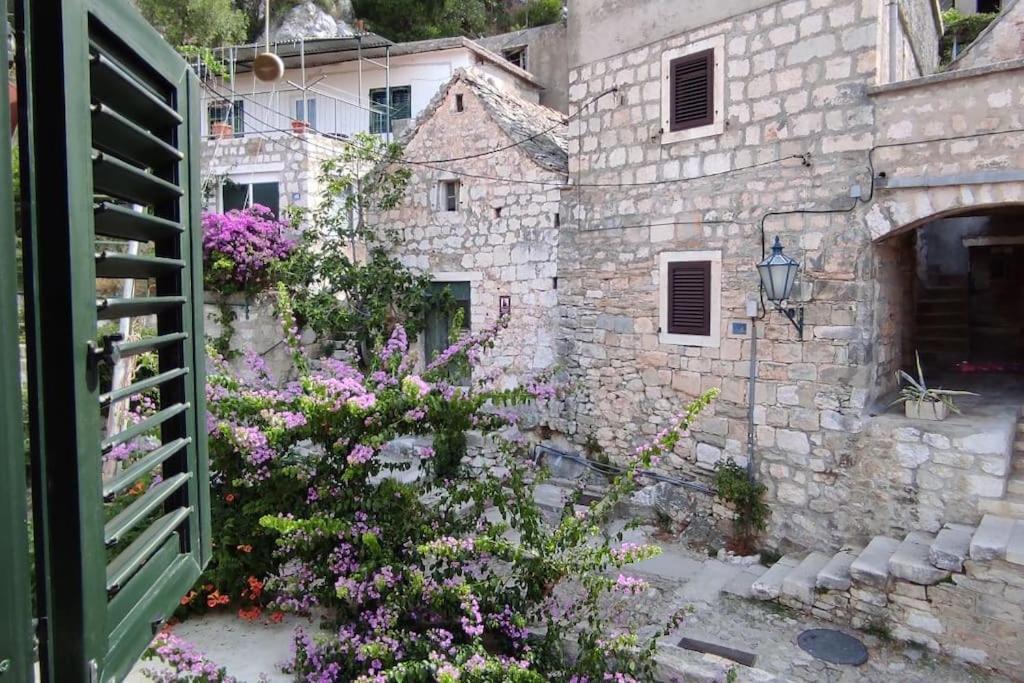 Luxury City Centre Apartment With Stunning View Omiš Eksteriør billede