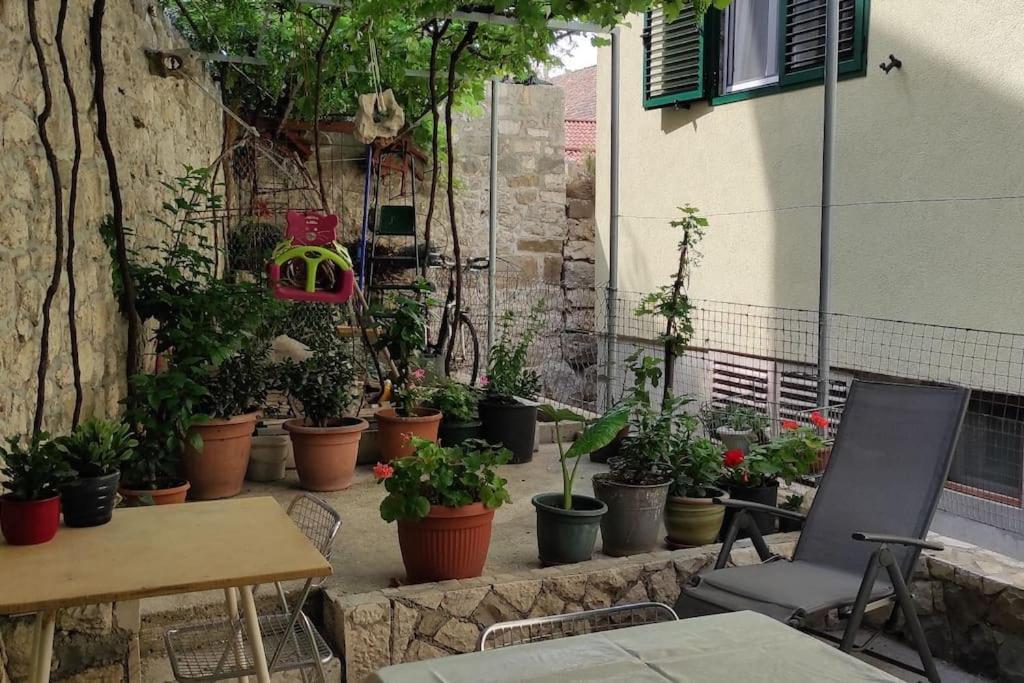 Luxury City Centre Apartment With Stunning View Omiš Eksteriør billede
