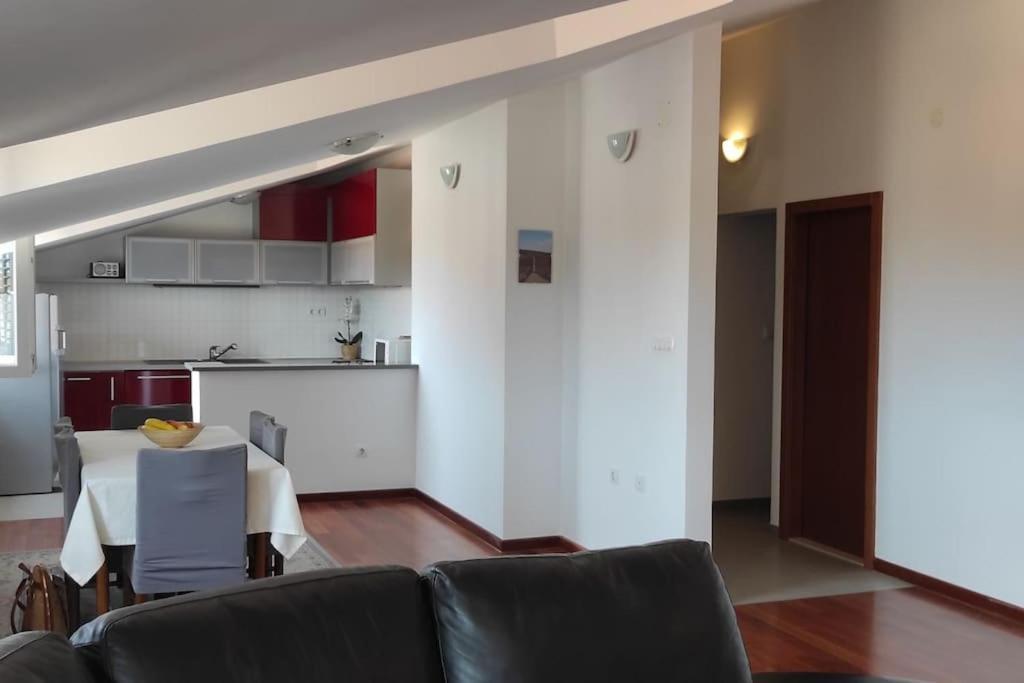 Luxury City Centre Apartment With Stunning View Omiš Eksteriør billede