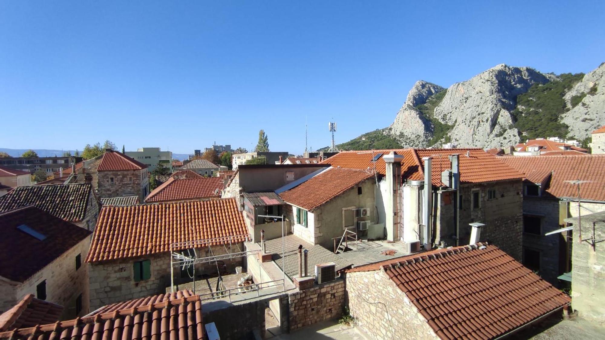 Luxury City Centre Apartment With Stunning View Omiš Eksteriør billede